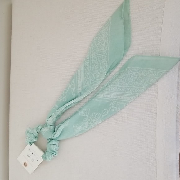 New American Eagle Green Floral Scrunchie Bandana Set - Picture 1 of 4